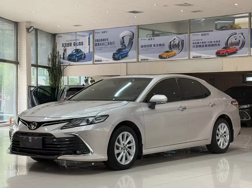 Toyota Camry 2.0G Deluxe Edition 2022
